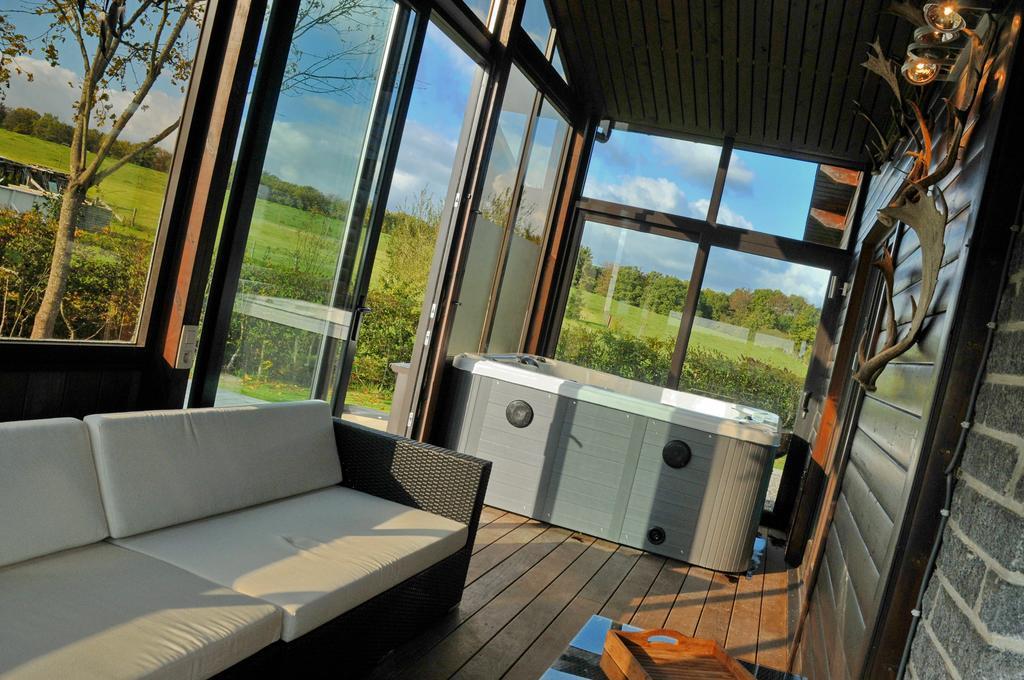 Arbre Dresse Villa Somme-Leuze Exterior foto